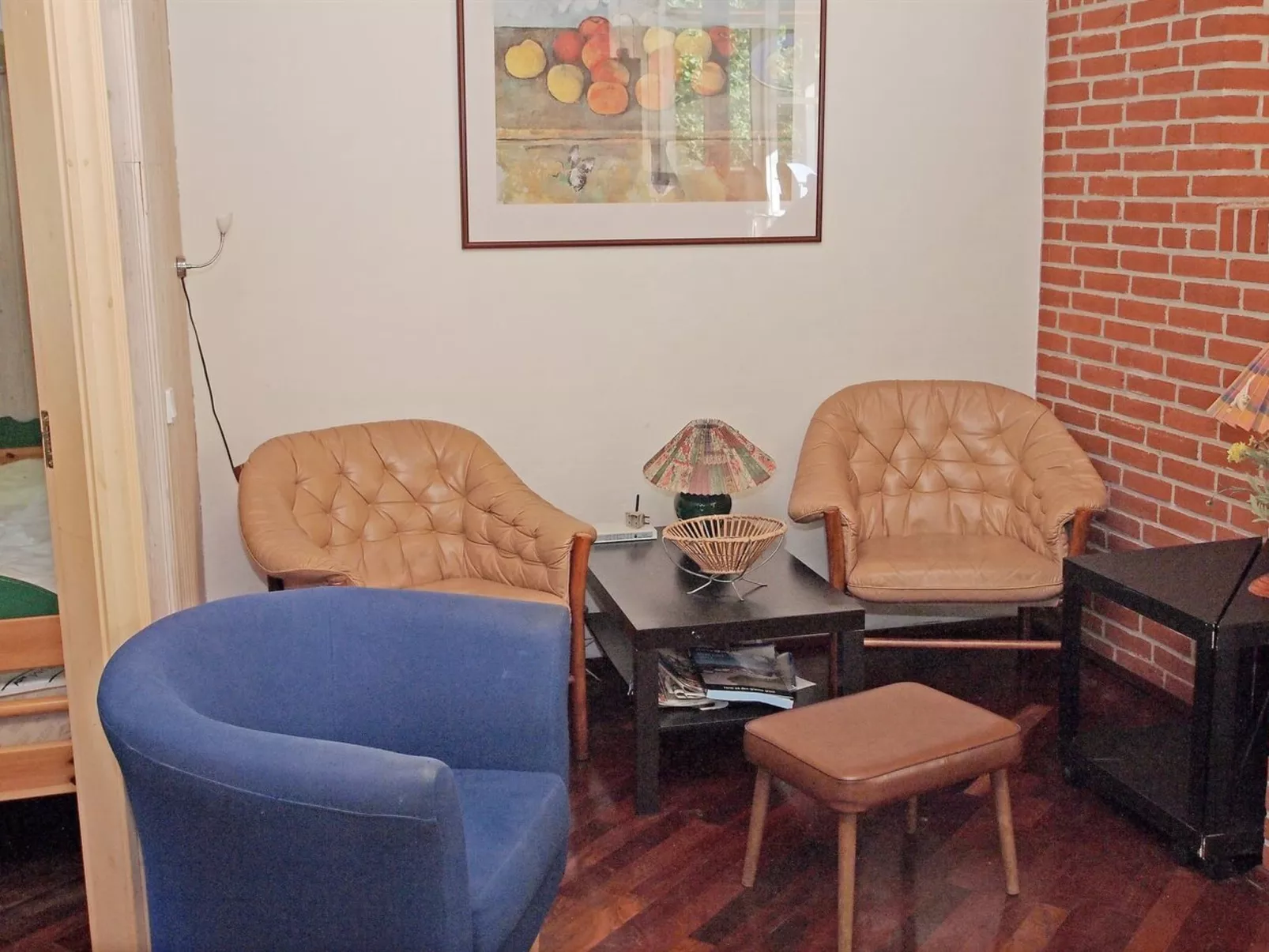 "Unto" - 100m from the sea-Dedans