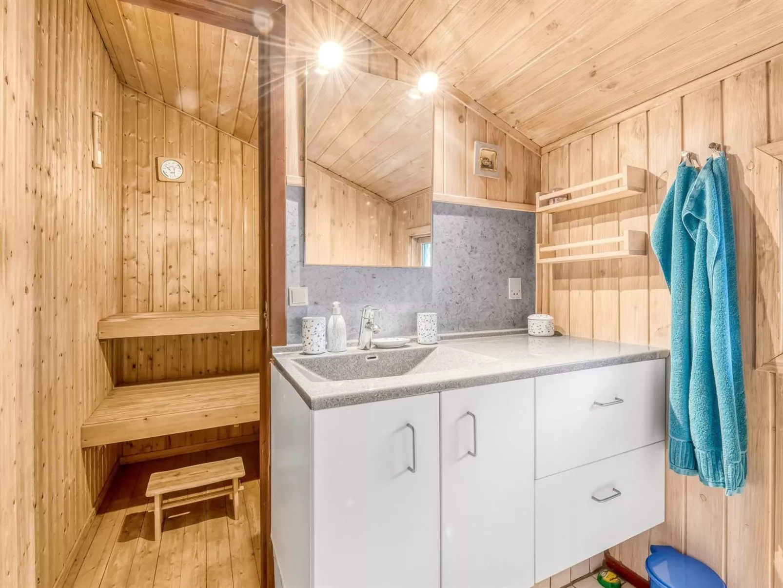 "Elpida" - 2km from the sea-Drinnen