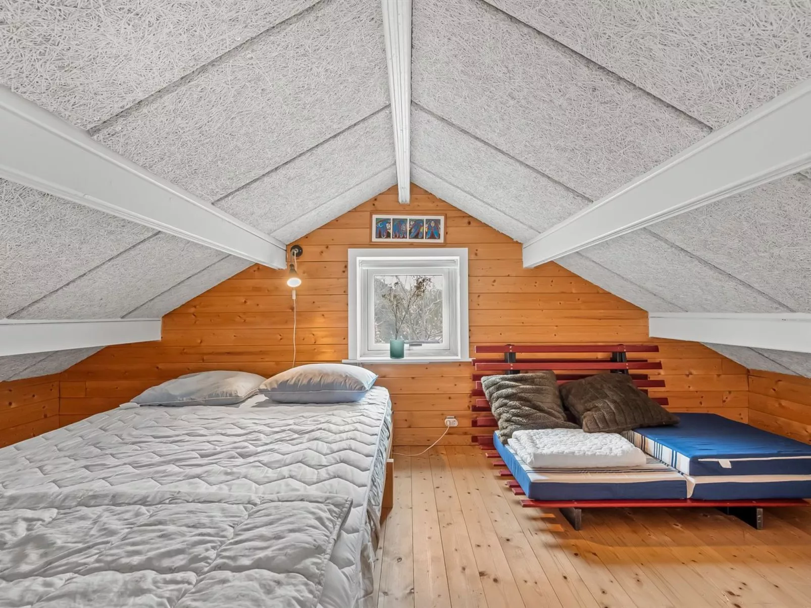 "Oddger" - 250m to the fjord-Drinnen