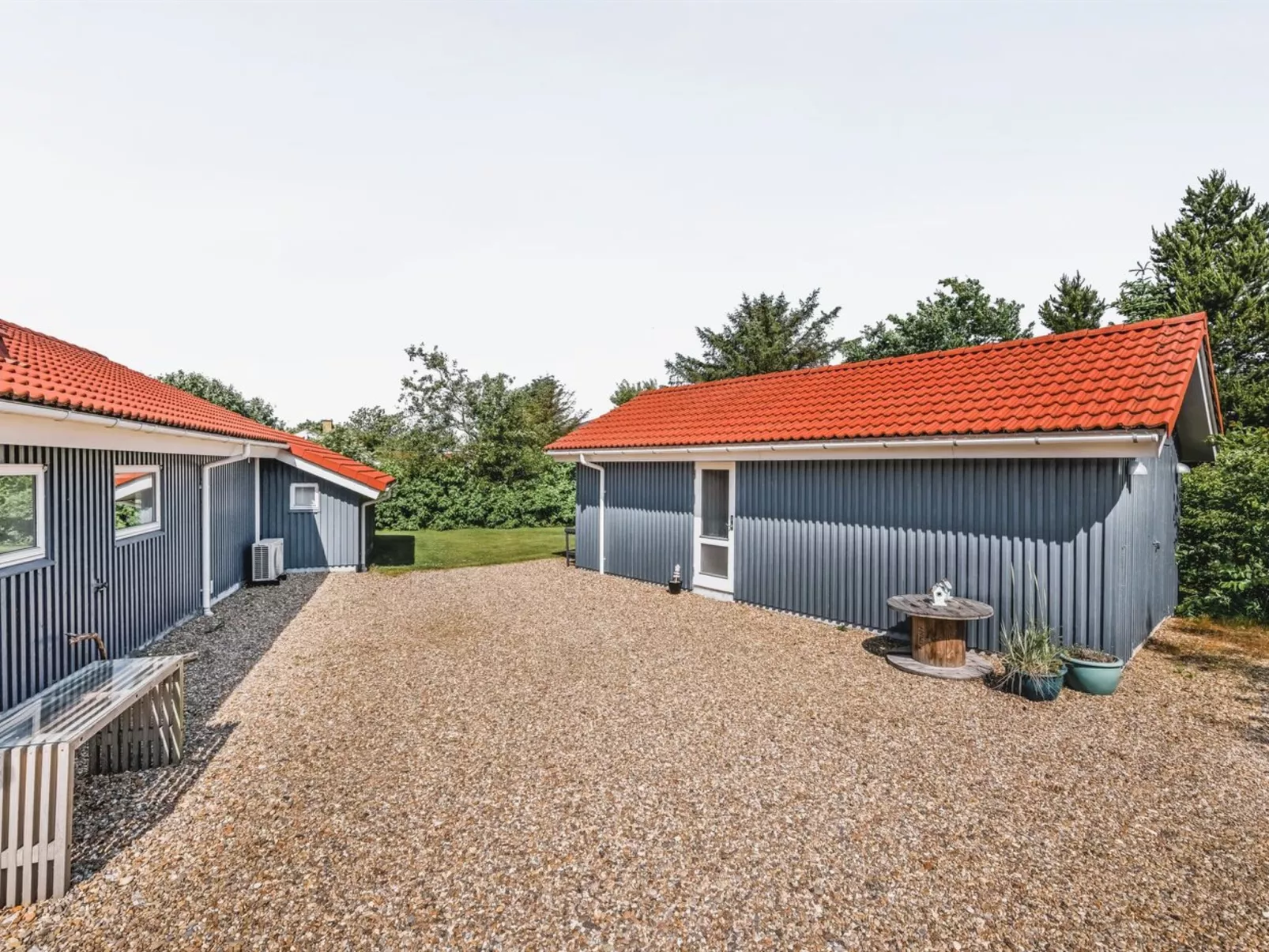 "Ingelis" - 150m to the fjord-Outside