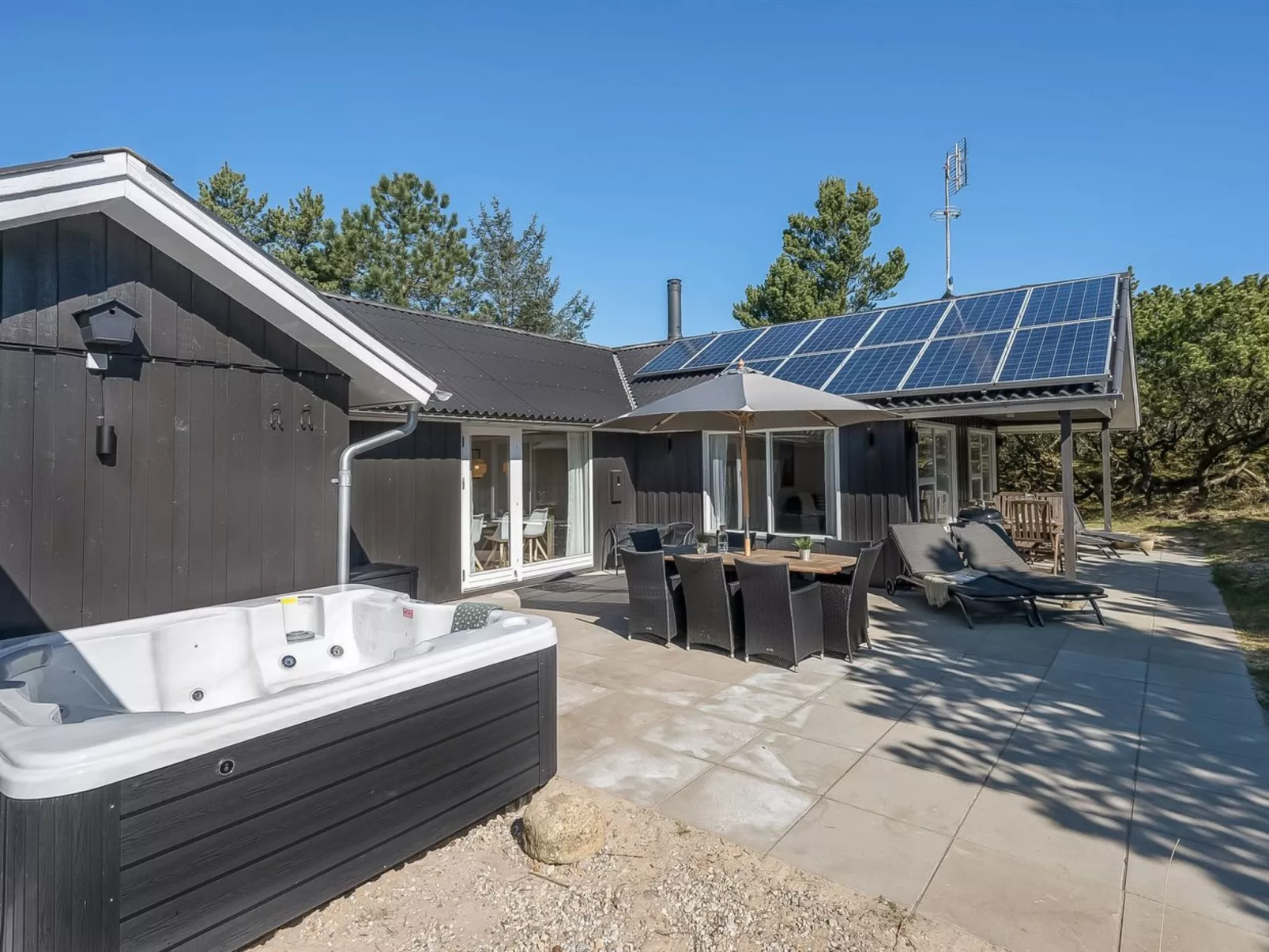 "Allen" - 1km from the sea-Inside