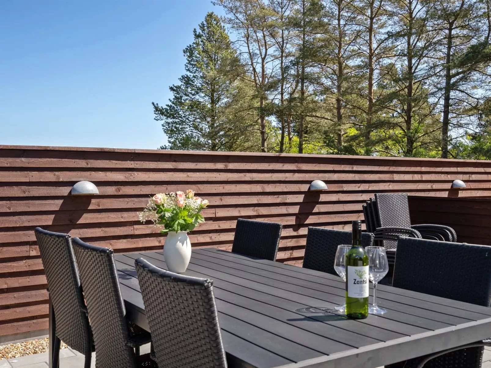 "Saila" - 500m to the fjord-Outside