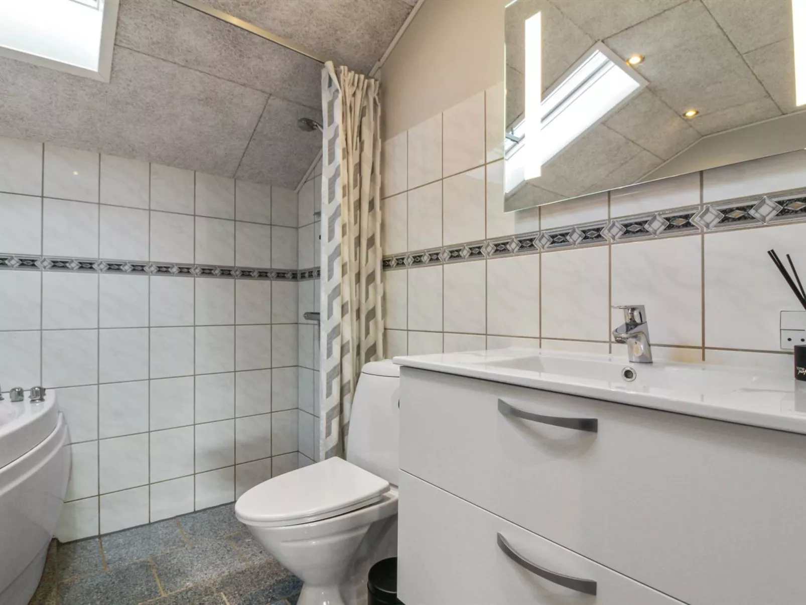 "Ria" - 250m from the sea-Inside