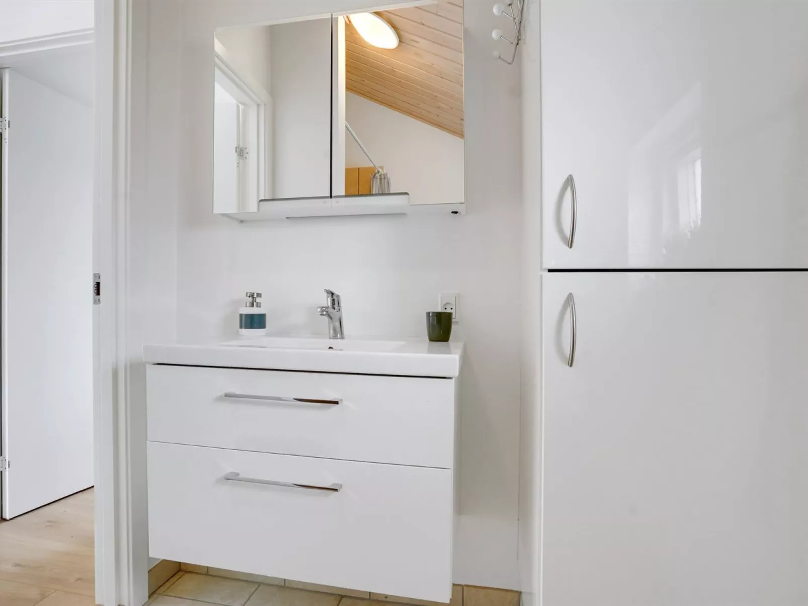 "Jörgen" - 100m from the sea-Dedans