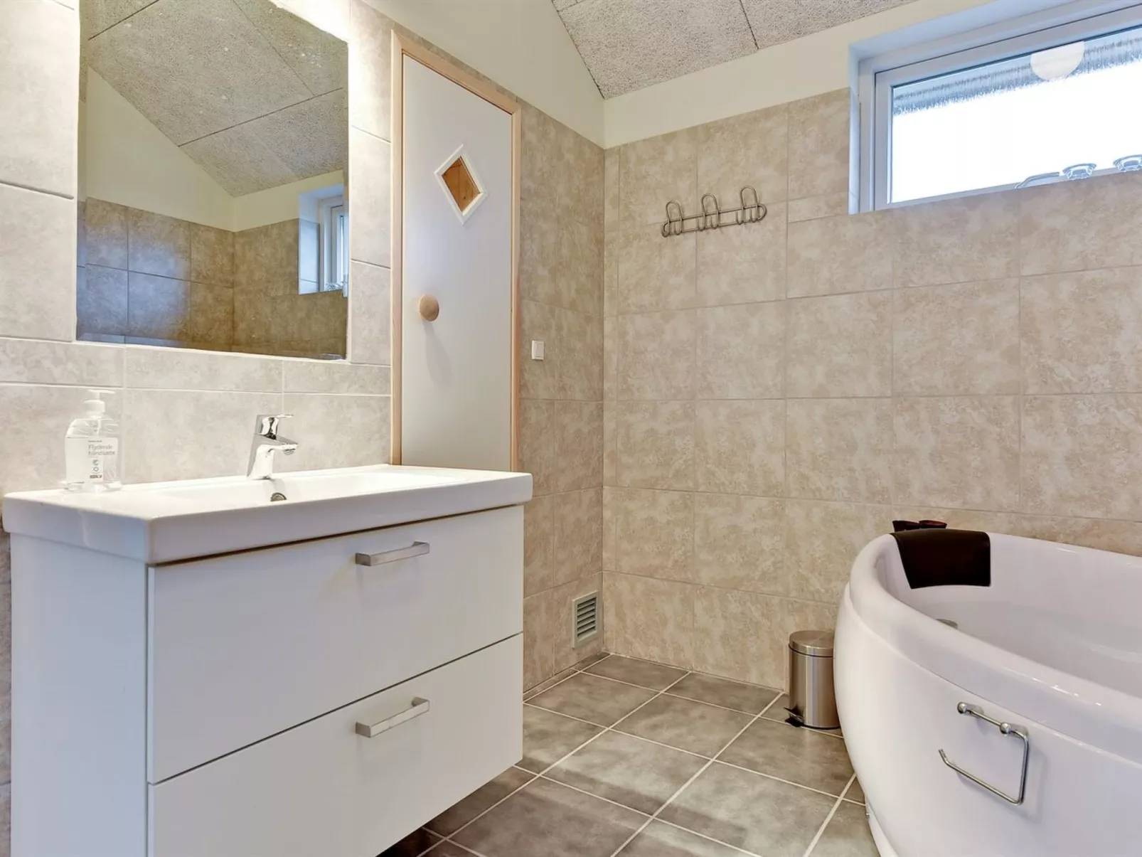 "Sada" - 12km from the sea-Inside