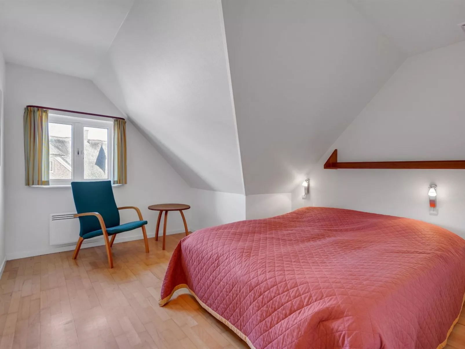 "Oneida" - 800m from the sea-Inside