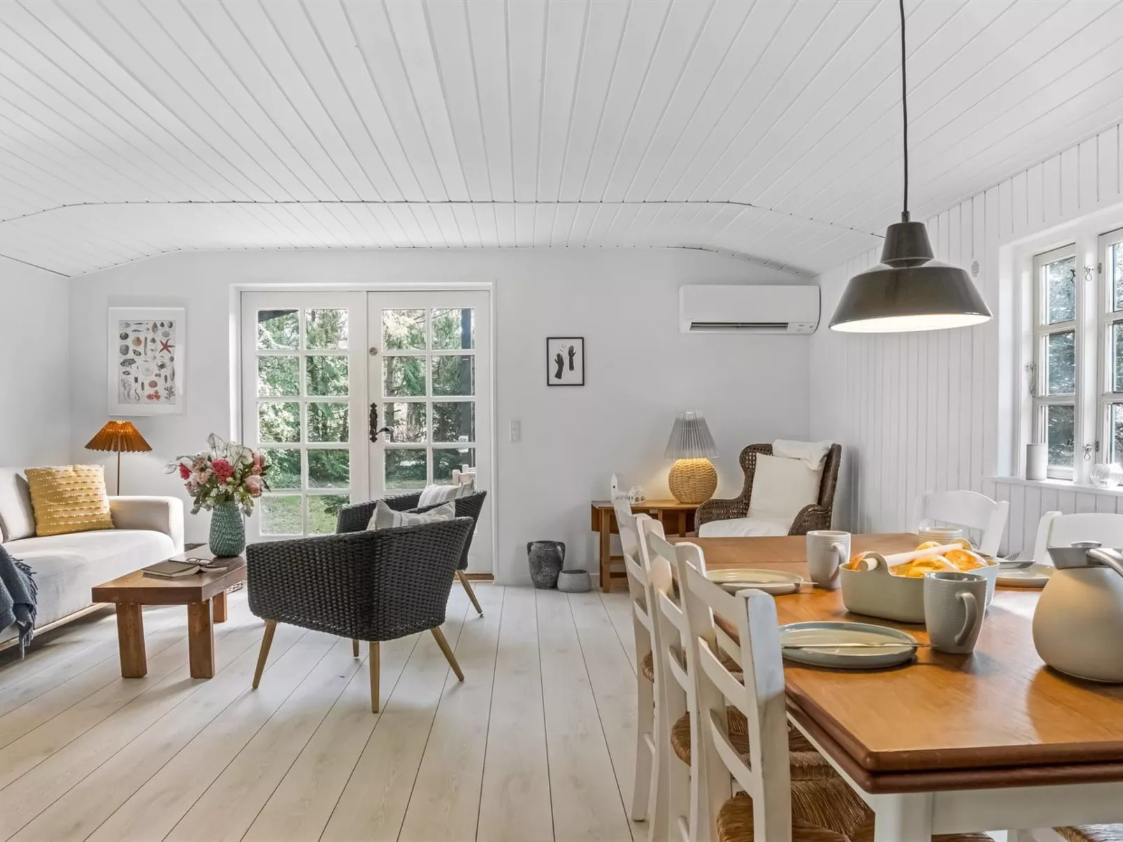 "Synnöve" - 350m from the sea-Inside