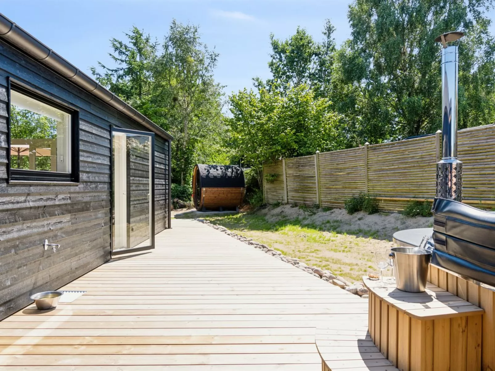 "Lonneke" - 450m from the sea-Dehors