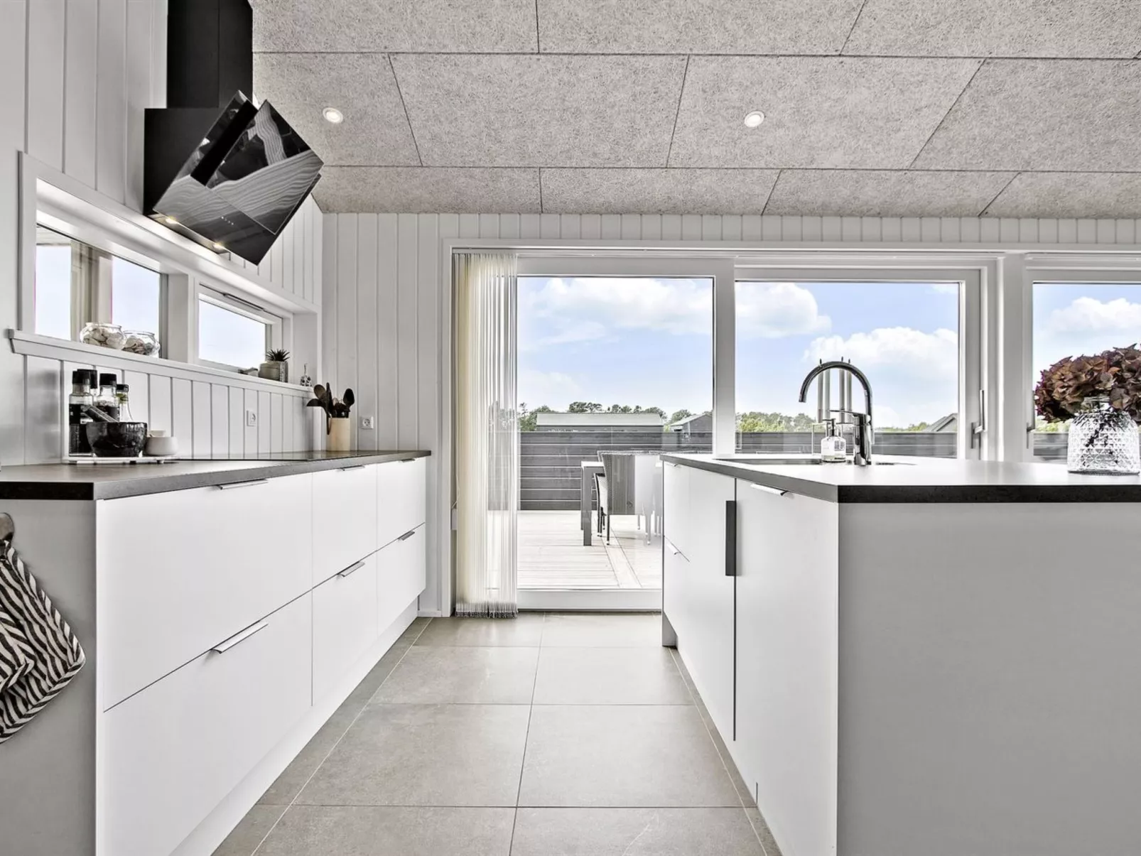 "Frithbjorn" - 900m from the sea-Inside