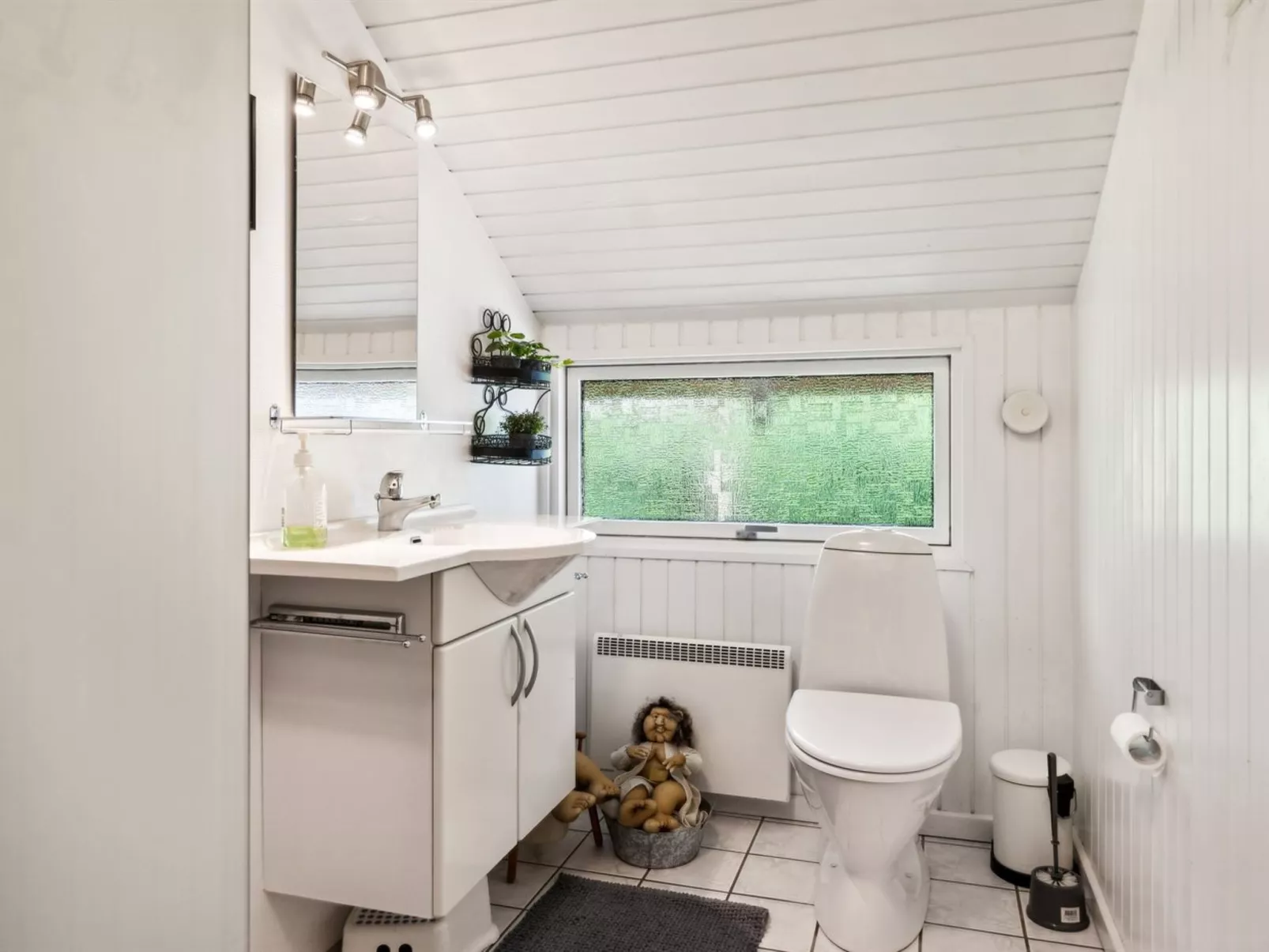 "Hereth" - 30km from the sea-Inside