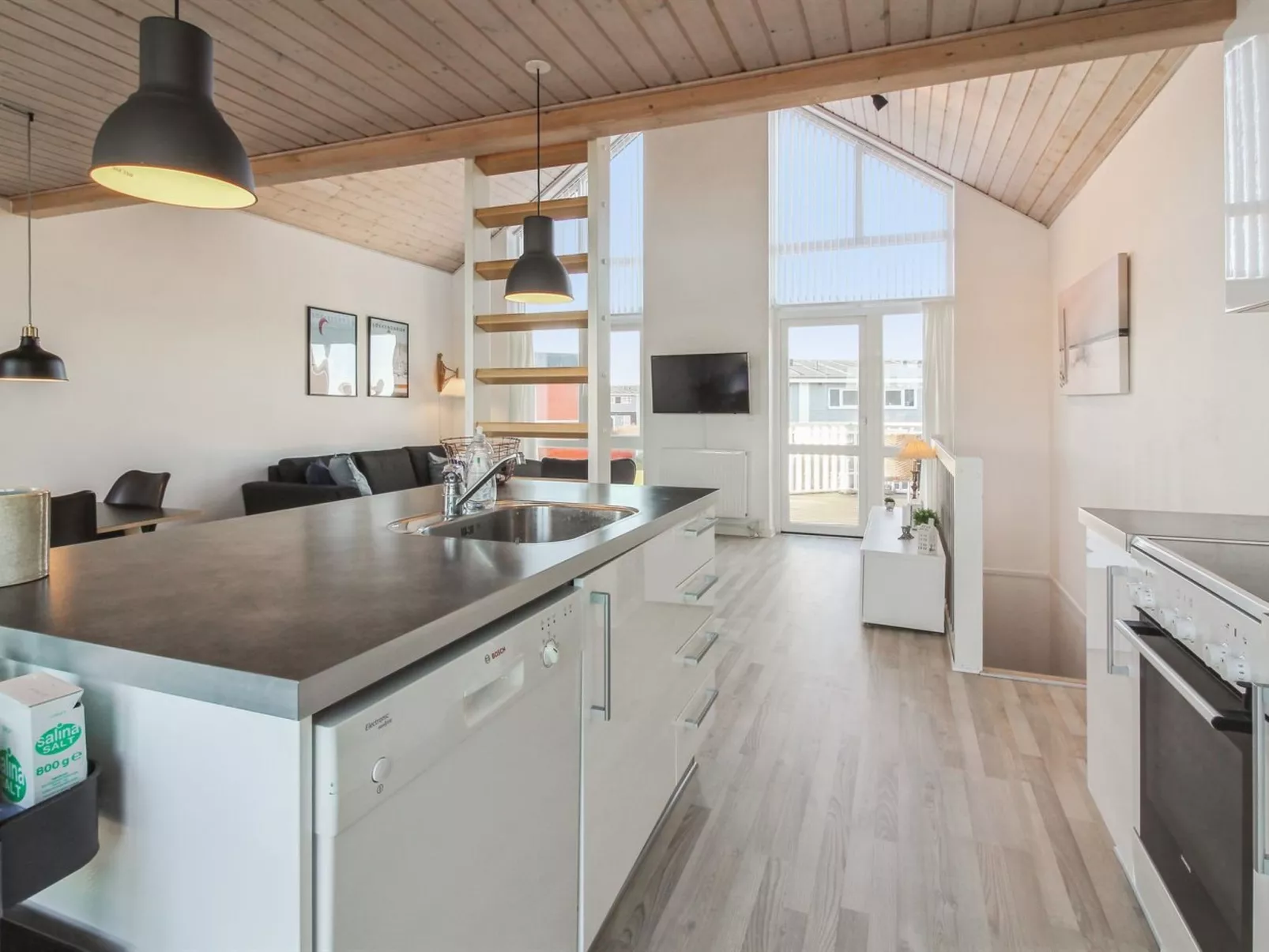 "Truls" - 700m from the sea-Dedans