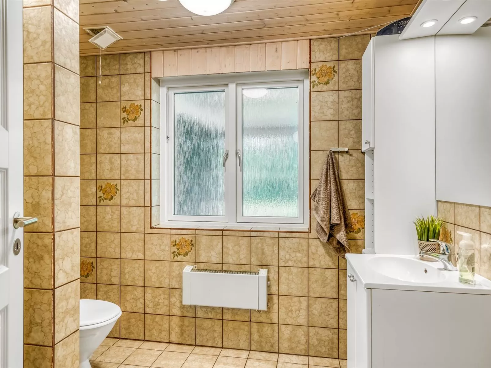 "Lyra" - 500m to the fjord-Dedans