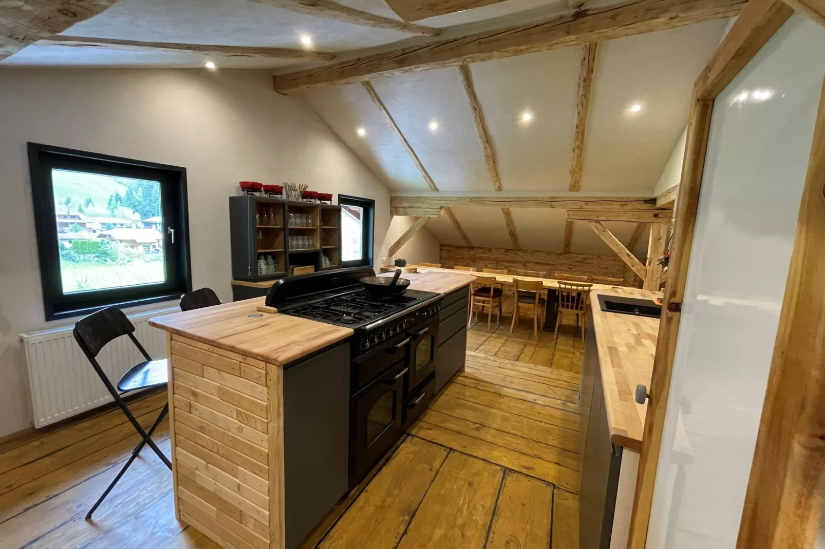 Backyard Mountain Hostel-Kitchen