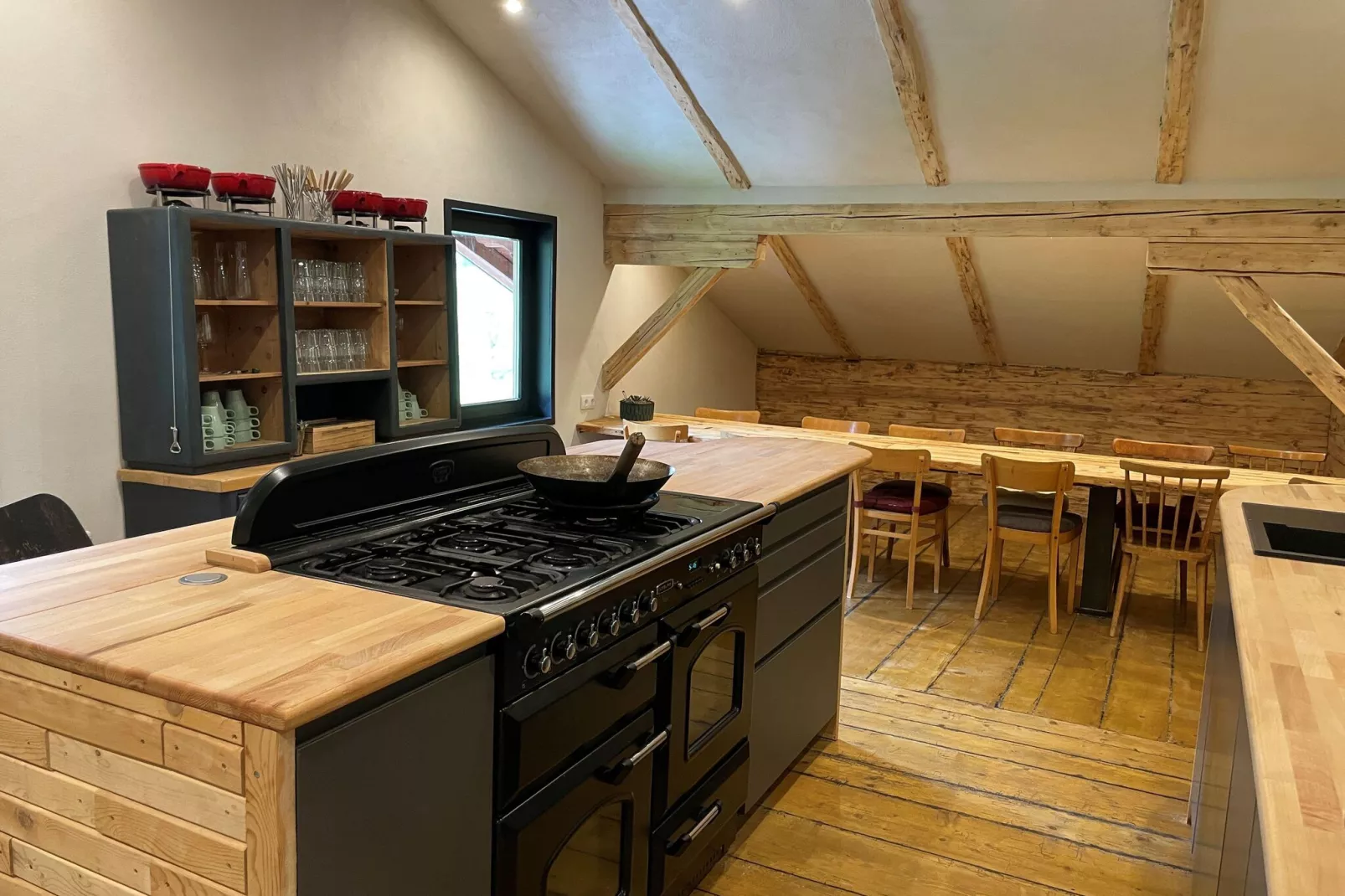 Backyard Mountain Hostel-Kitchen