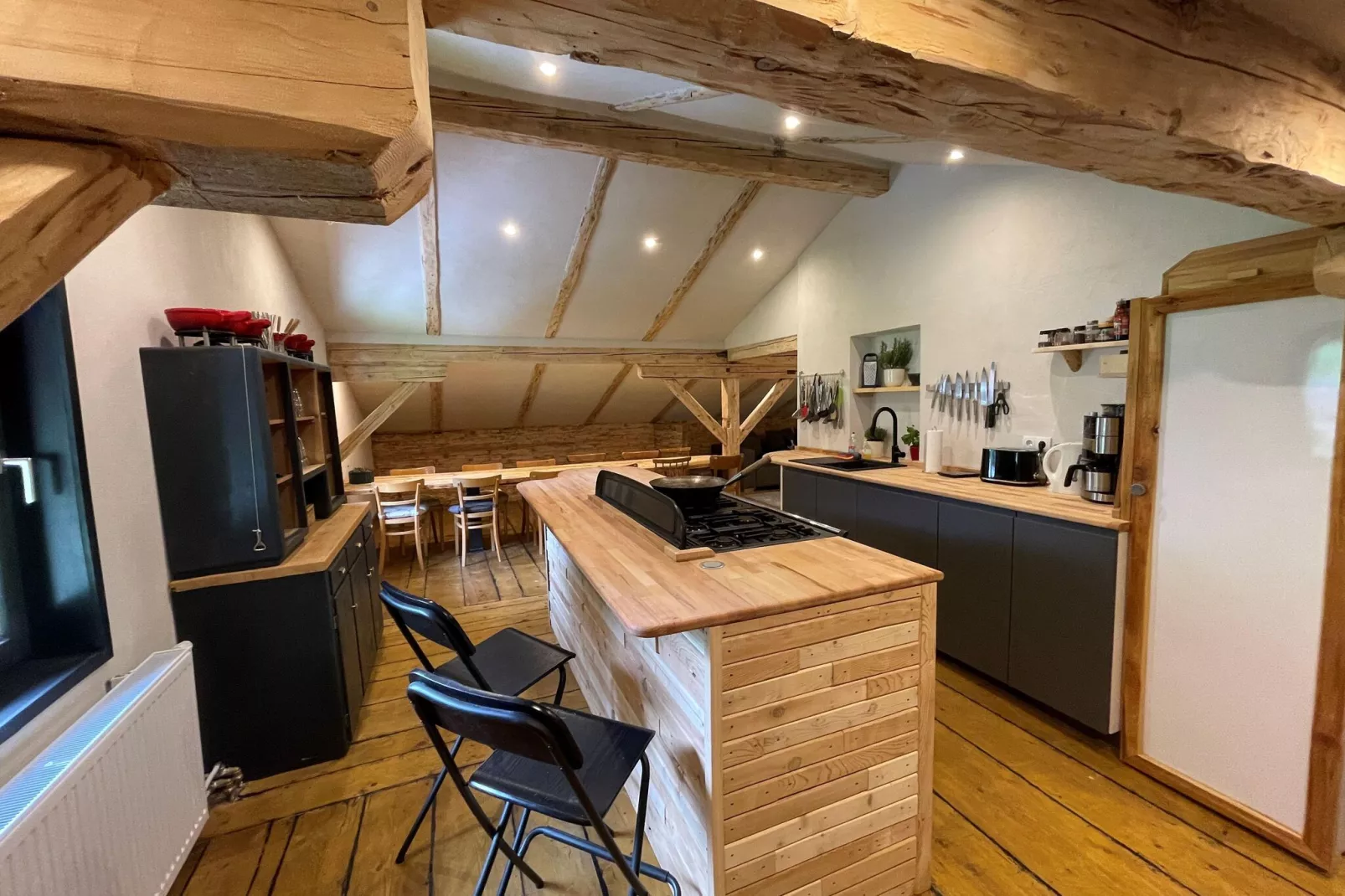 Backyard Mountain Hostel-Kitchen