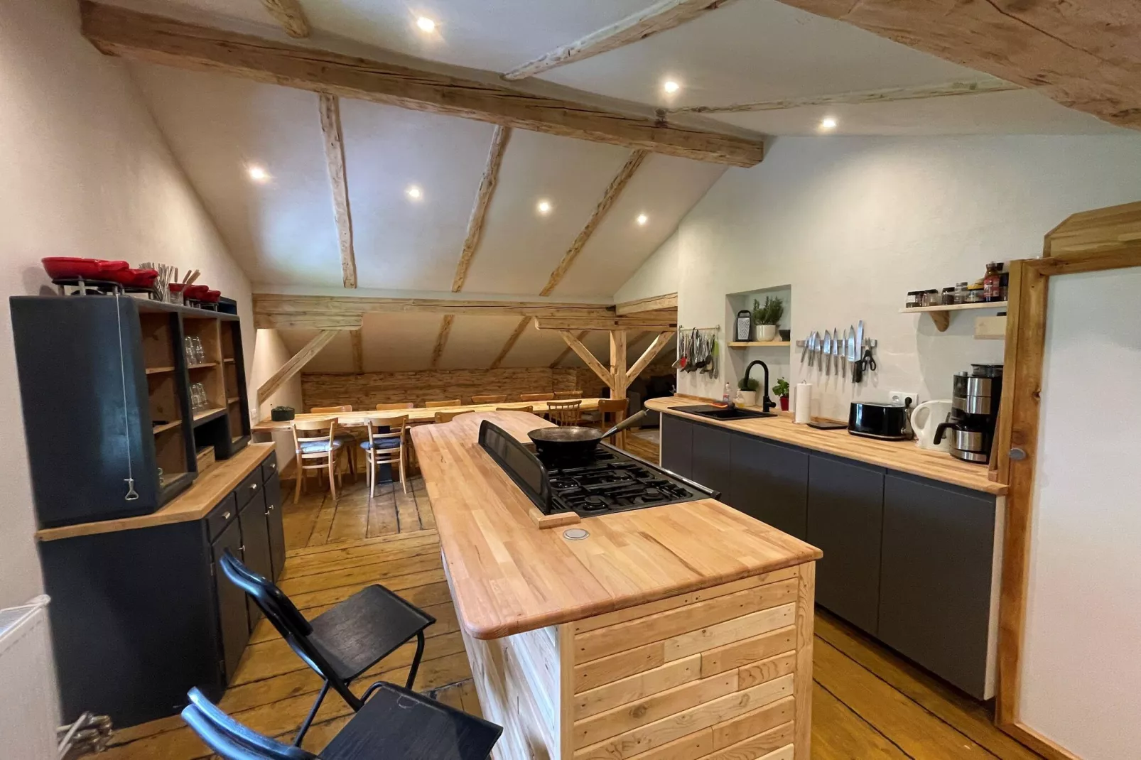 Backyard Mountain Hostel-Kitchen