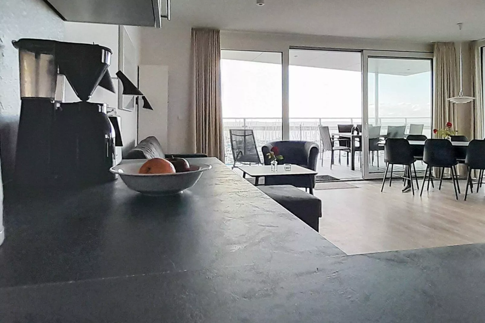 Gemütliches modernes Apartment mit Meerblick-Innenbereich