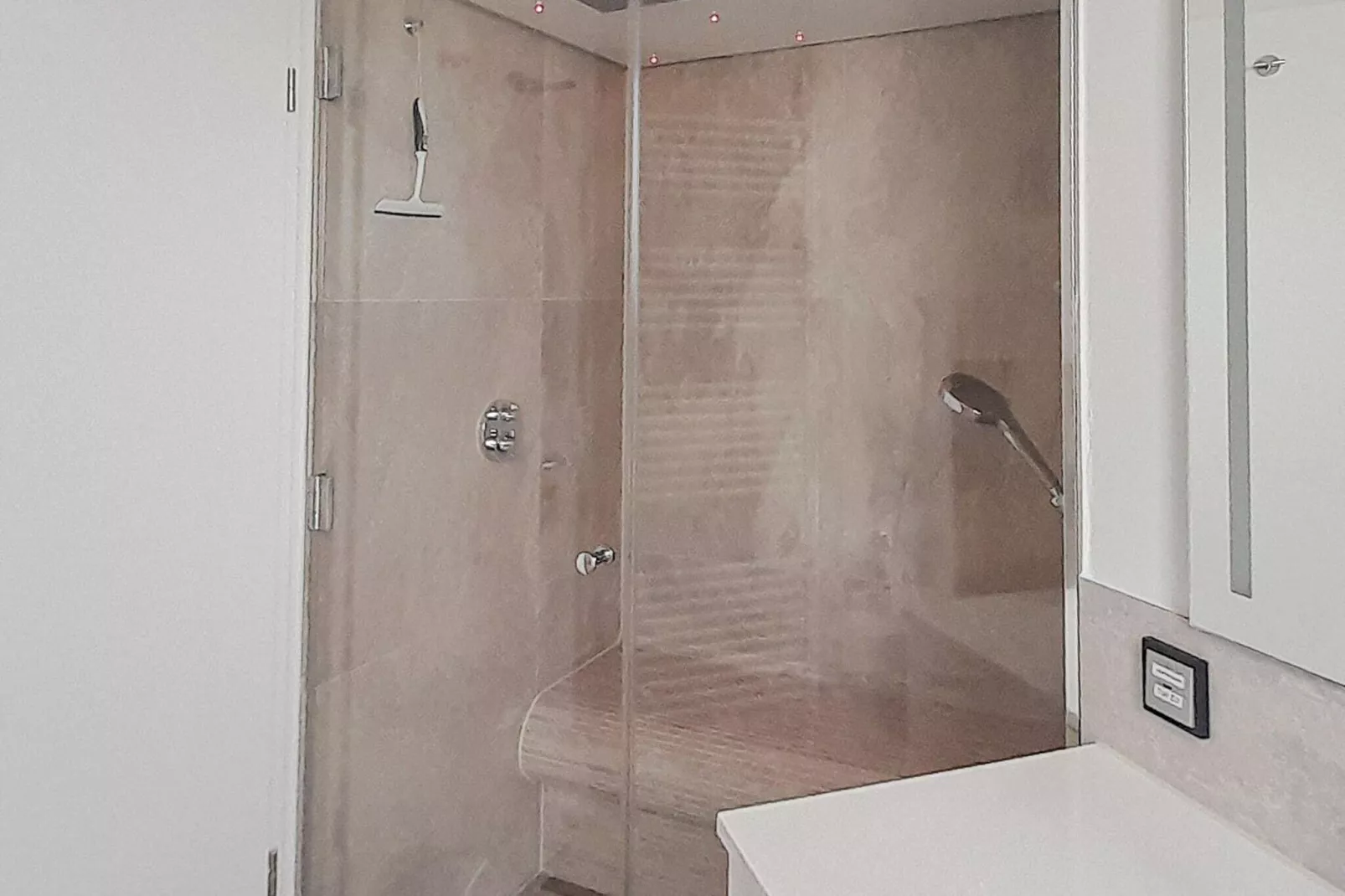 Gemütliches modernes Apartment mit Meerblick-Innenbereich