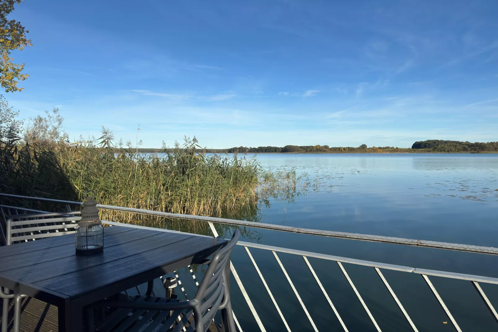 Bootshaus direkt am See mit eigenem Steg-Terrasse/Balkon