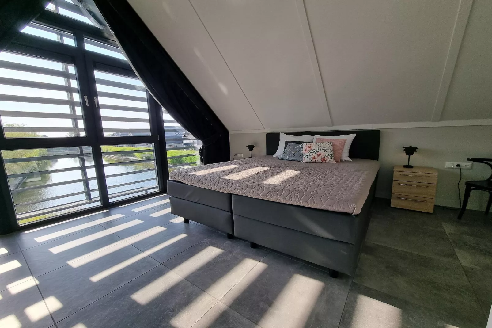 Watervilla Santjin-Bedroom