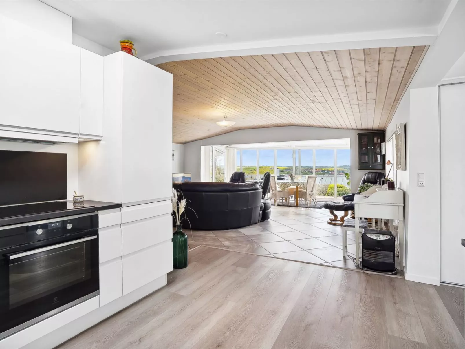 "Annabeth" - 300m to the fjord-Inside