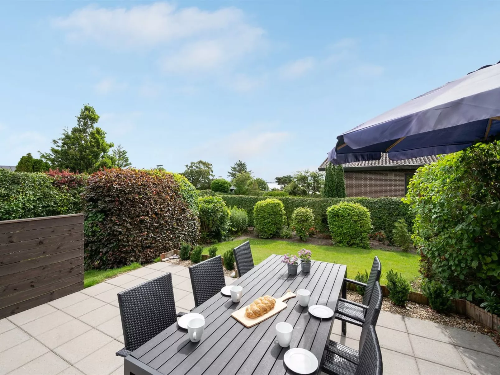 "Regni" - 300m to the fjord-Outside