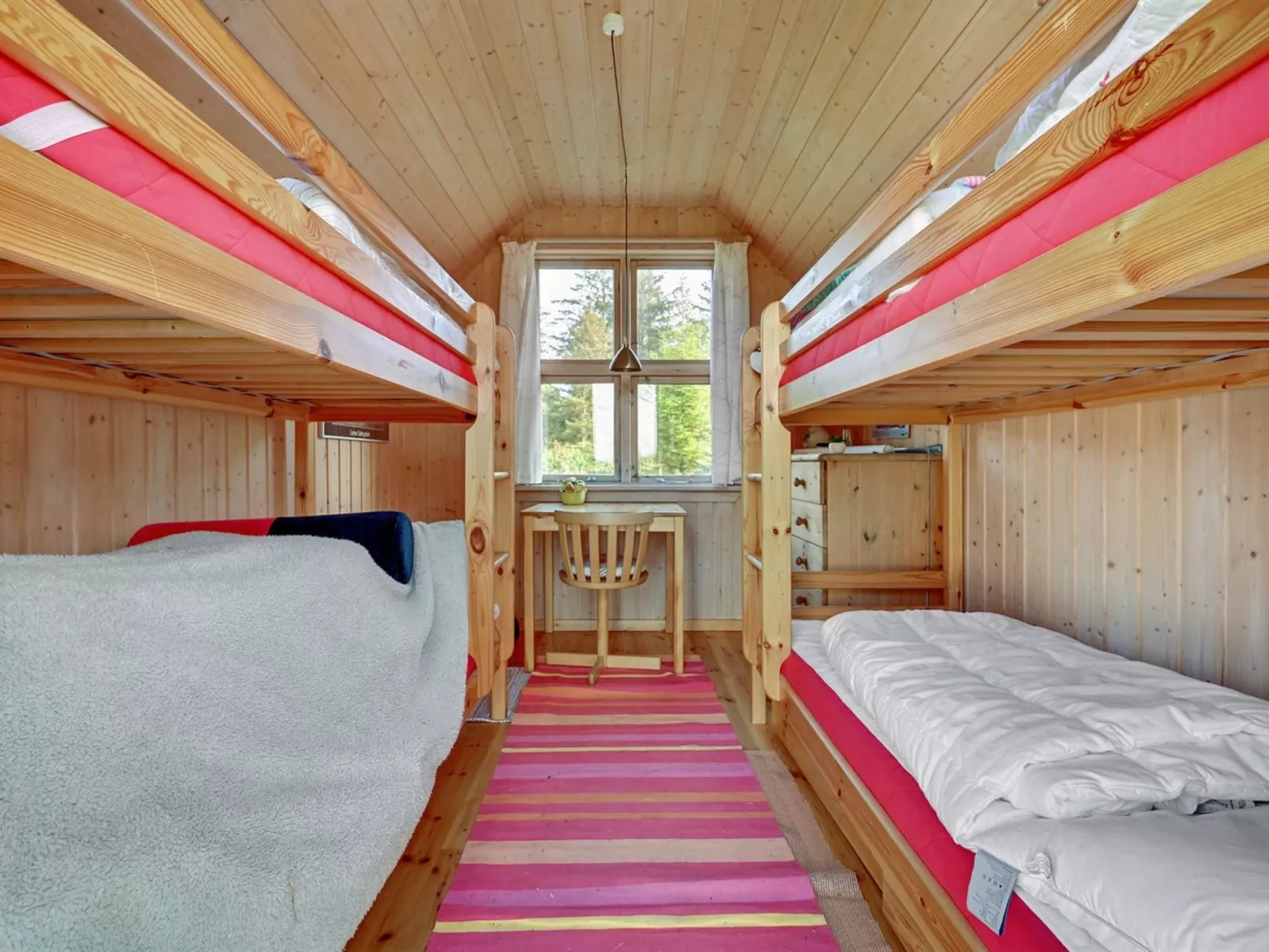 "Tordis" - 300m to the fjord-Drinnen