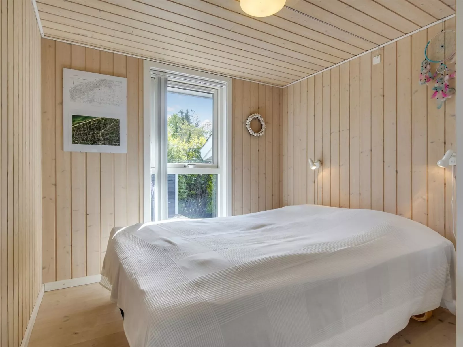 "Anemone" - 700m from the sea-Drinnen