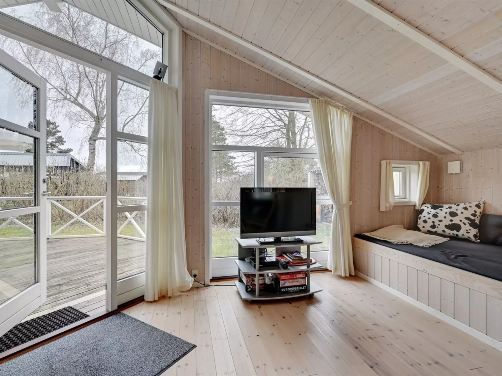 "Sitka" - 250m from the sea-Inside