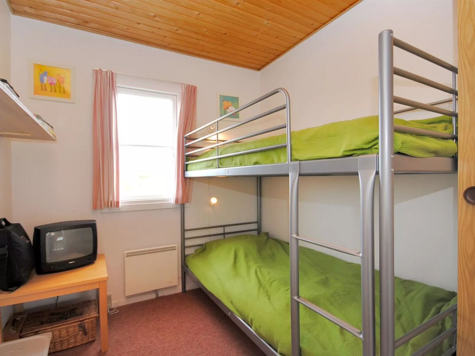 "Stelle" - 100m to the fjord-Drinnen