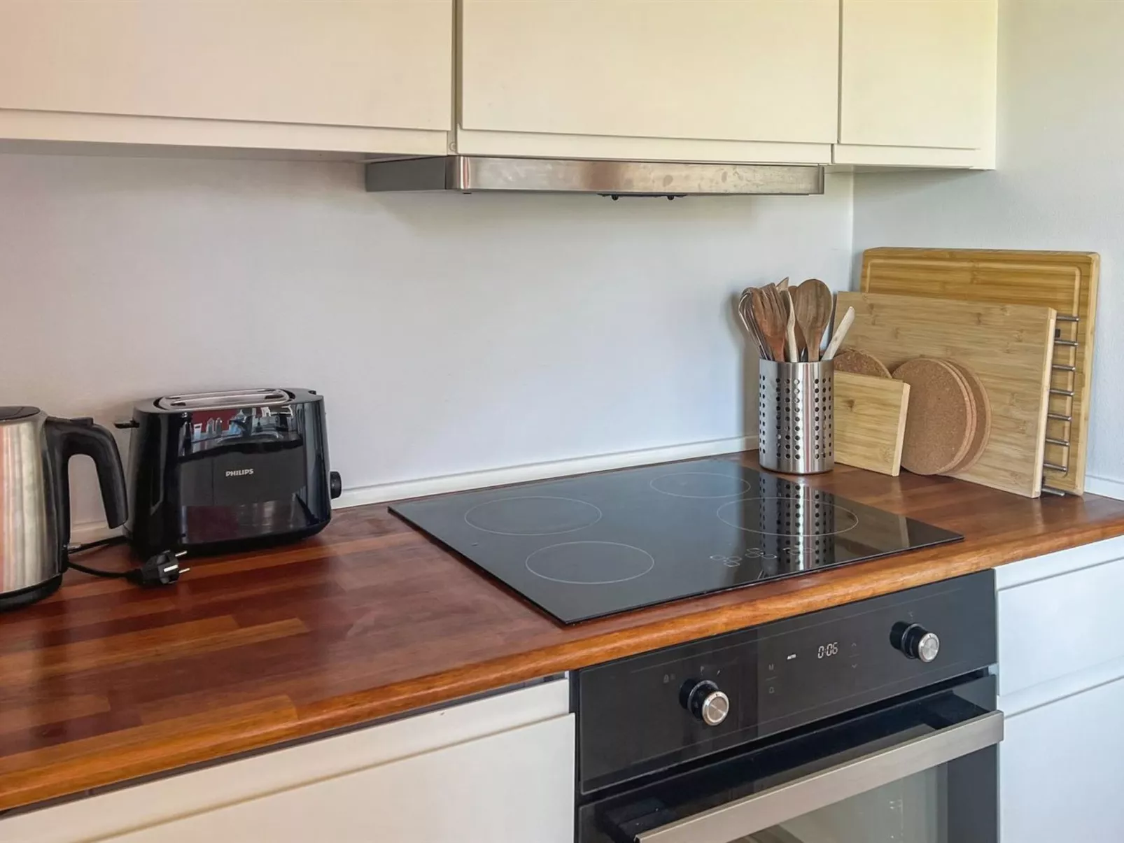 "Carlie" - 2.8km from the sea-Inside