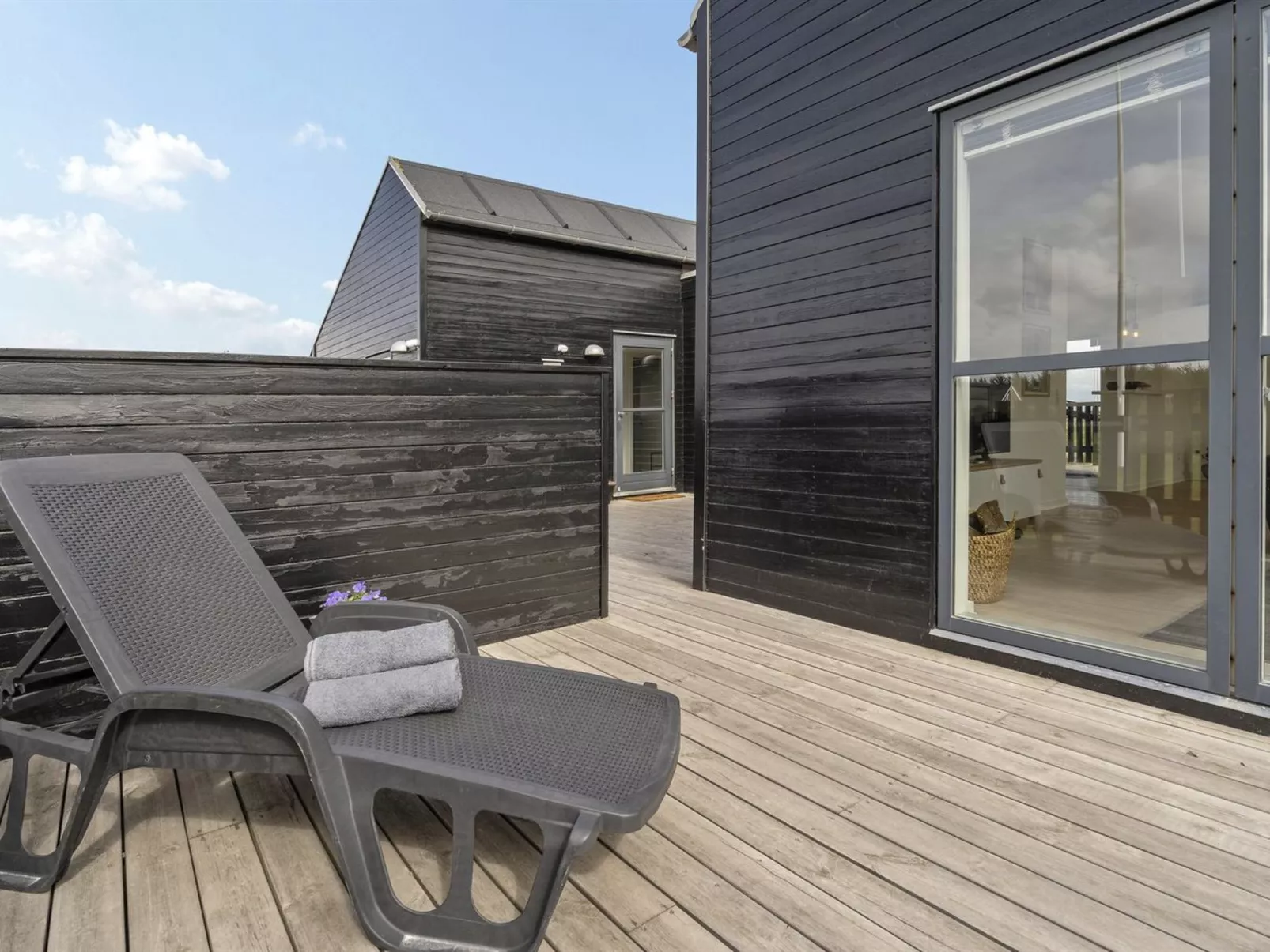 "Damaskin" - 300m from the sea-Draußen