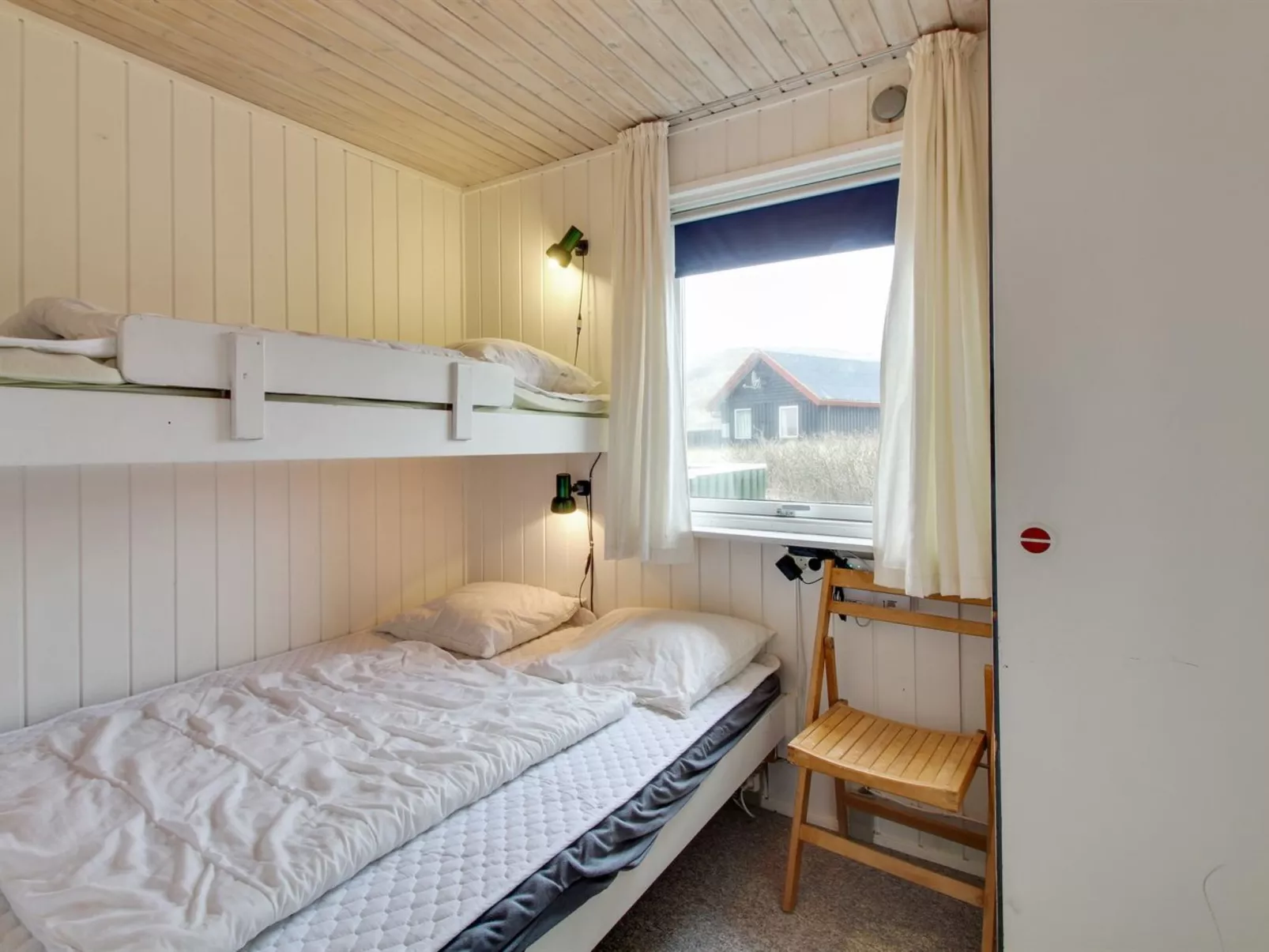 "Aase" -  from the sea-Dedans