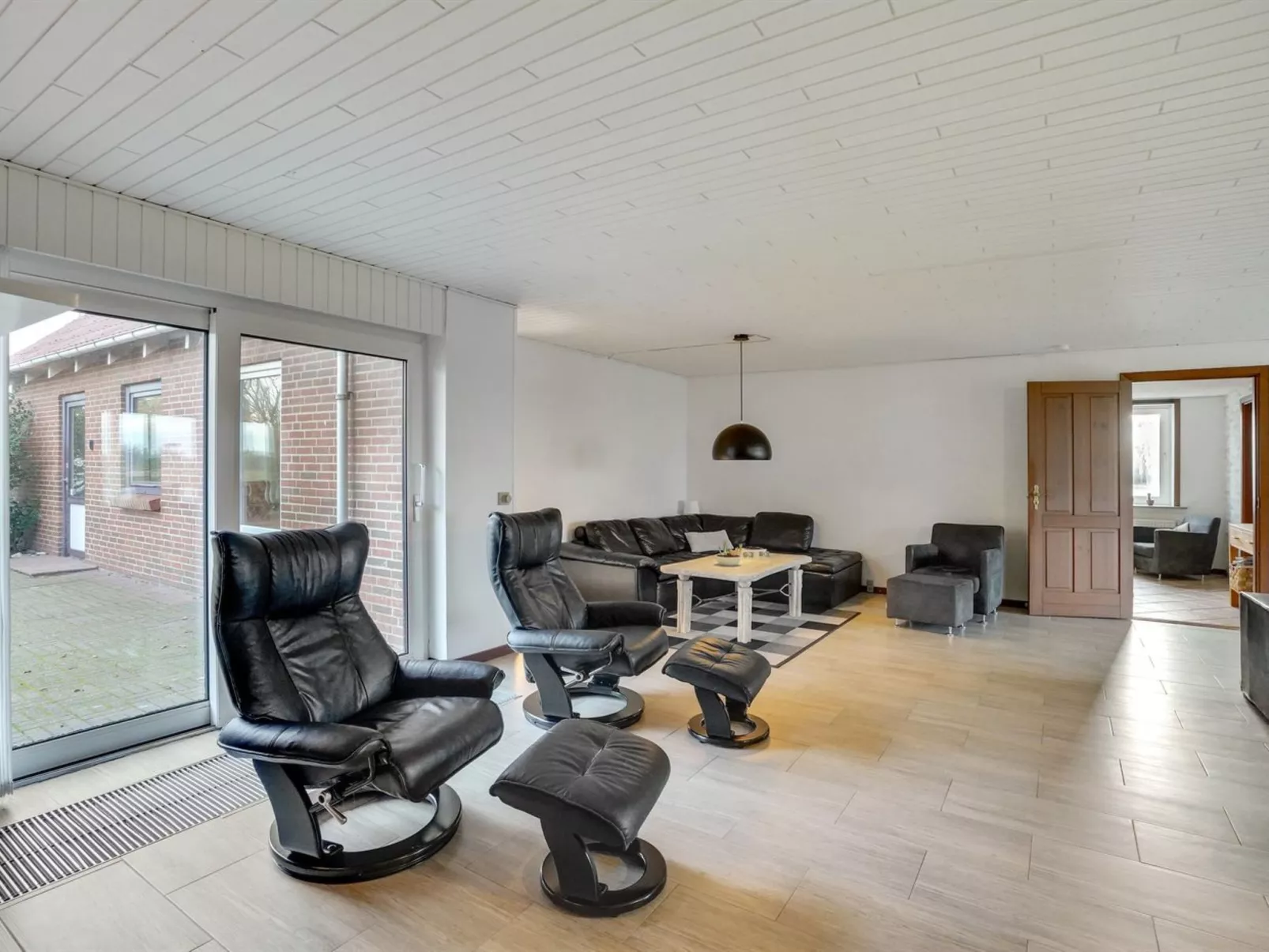 "Rahild" - 2km to the fjord-Inside