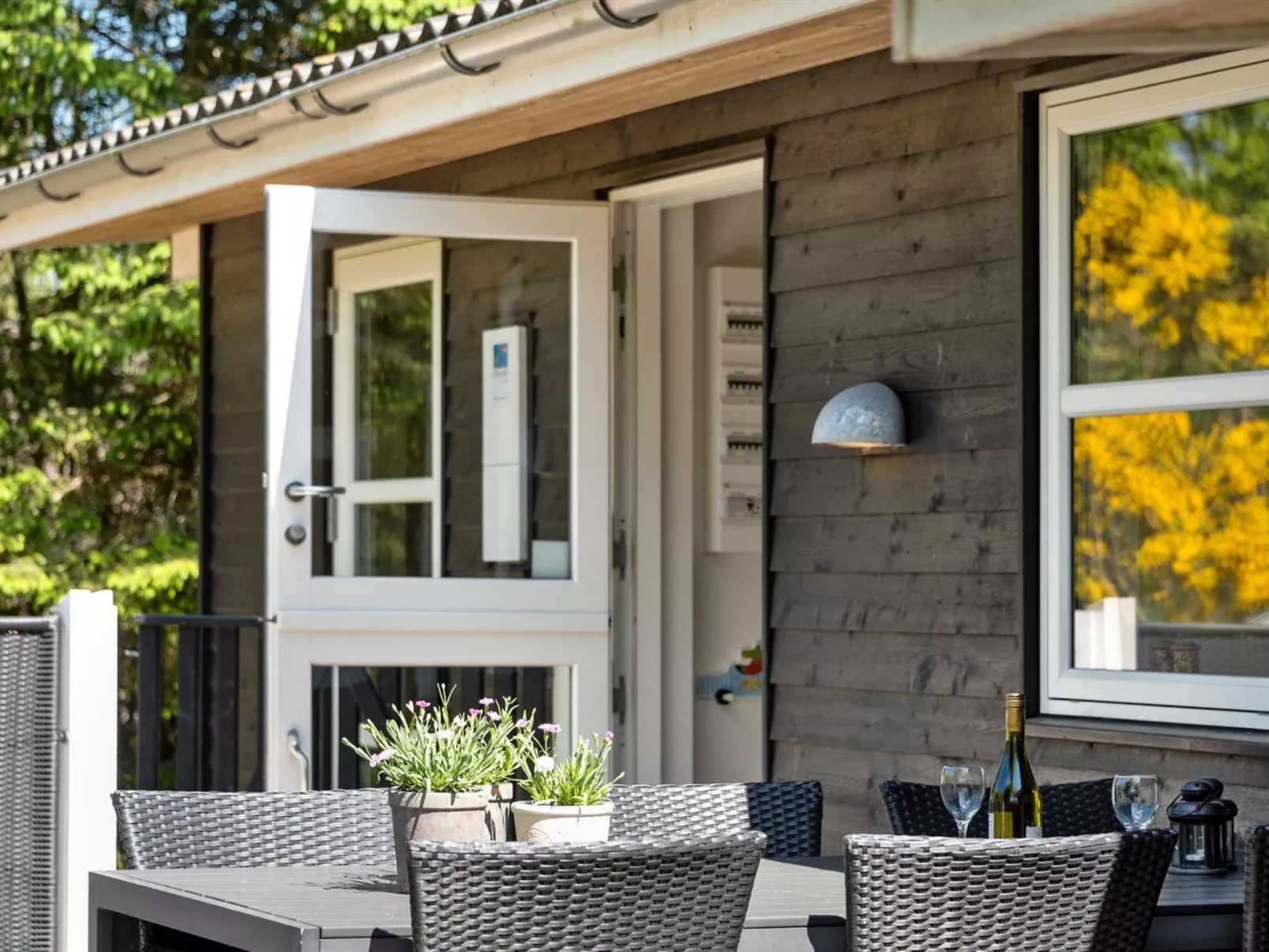 "Elena" - 800m to the fjord-Outside