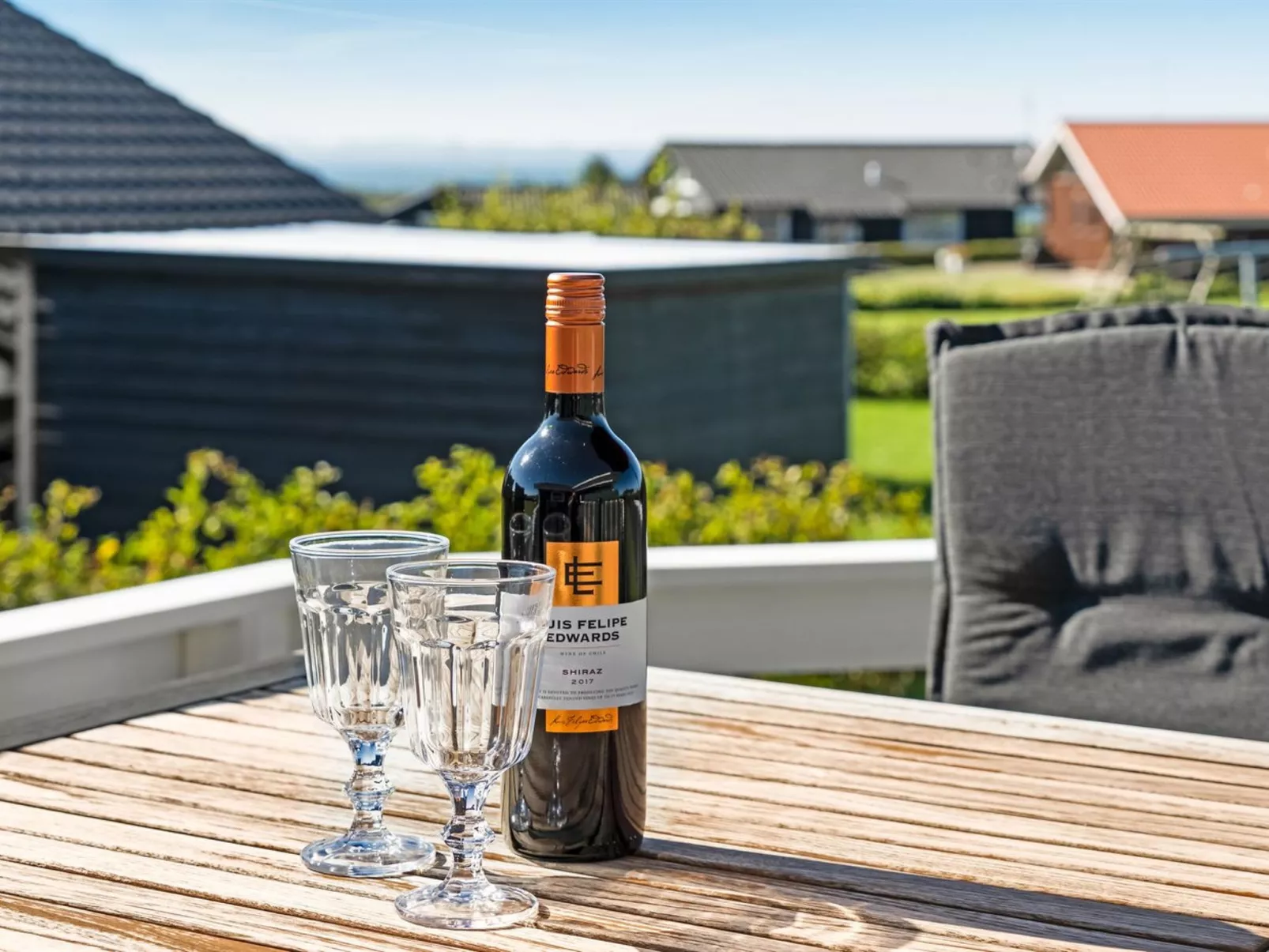 "Brynjolf" - 350m to the fjord-Outside