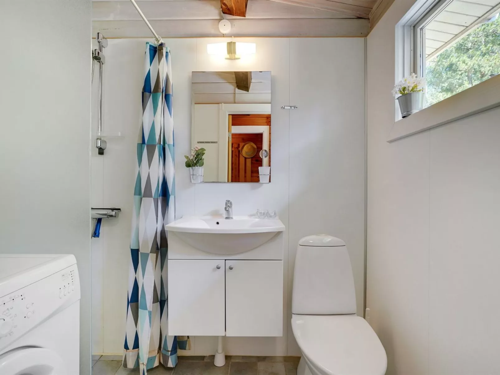 "Tuba" - 600m from the sea-Drinnen