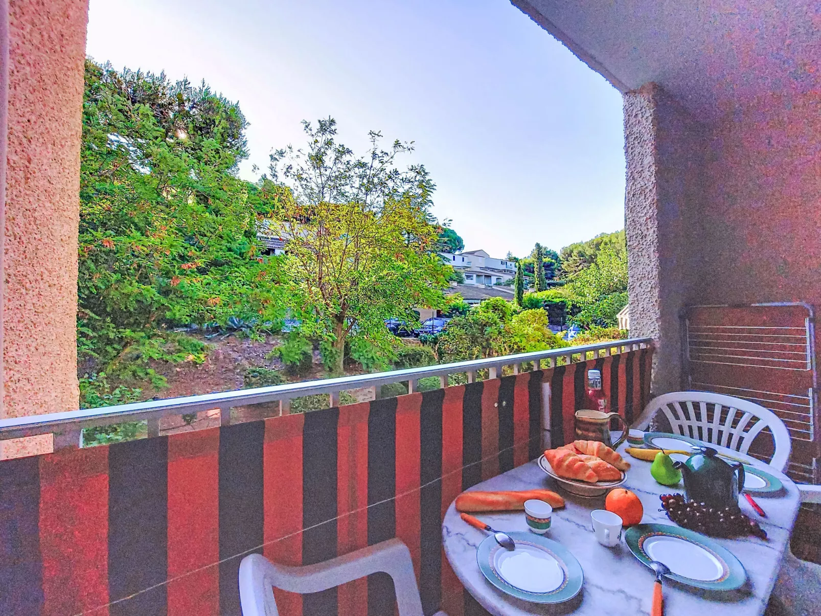 Les Aigues Marines-Outside