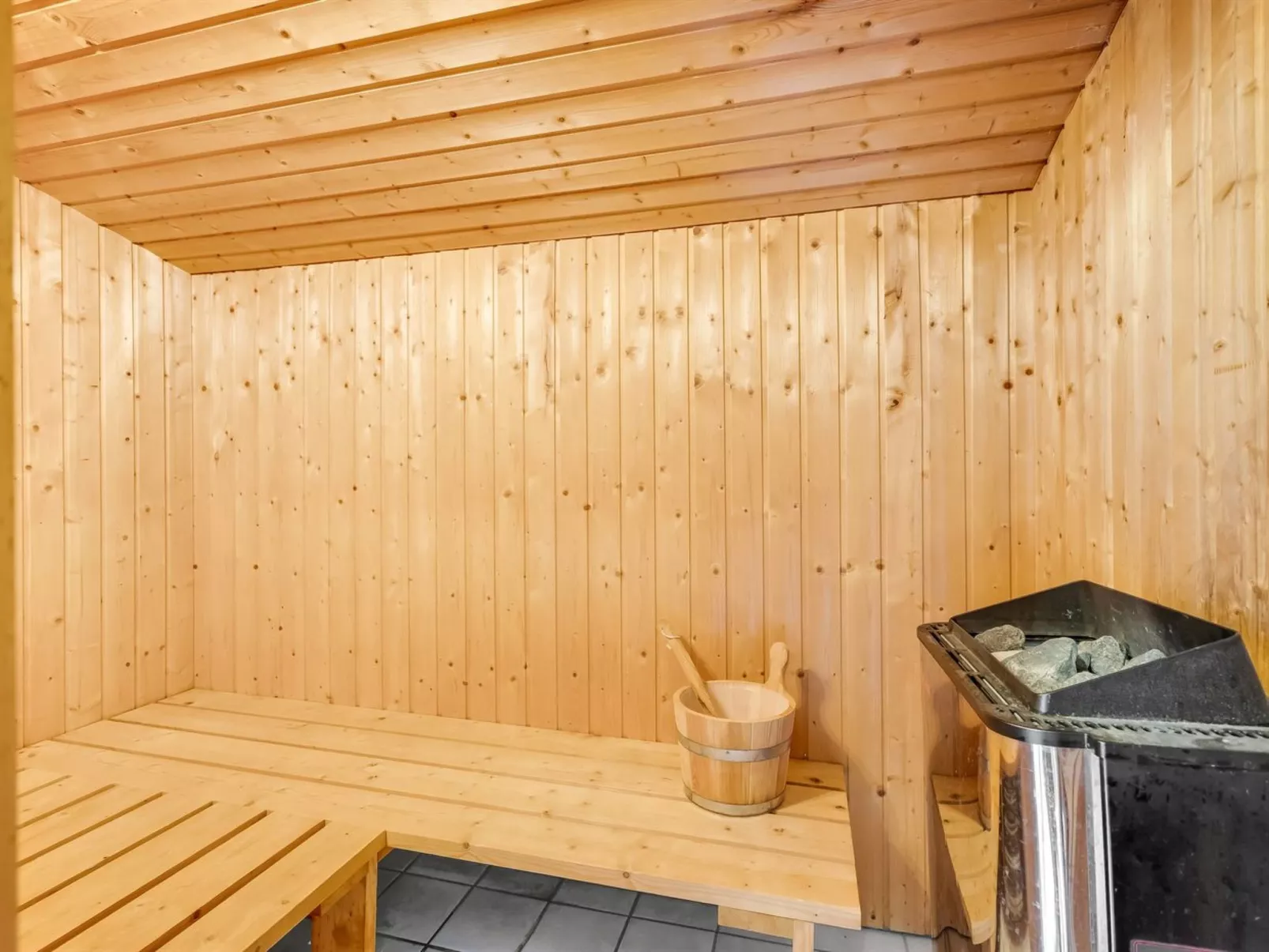 "Roald" - 2.2km from the sea-Inside