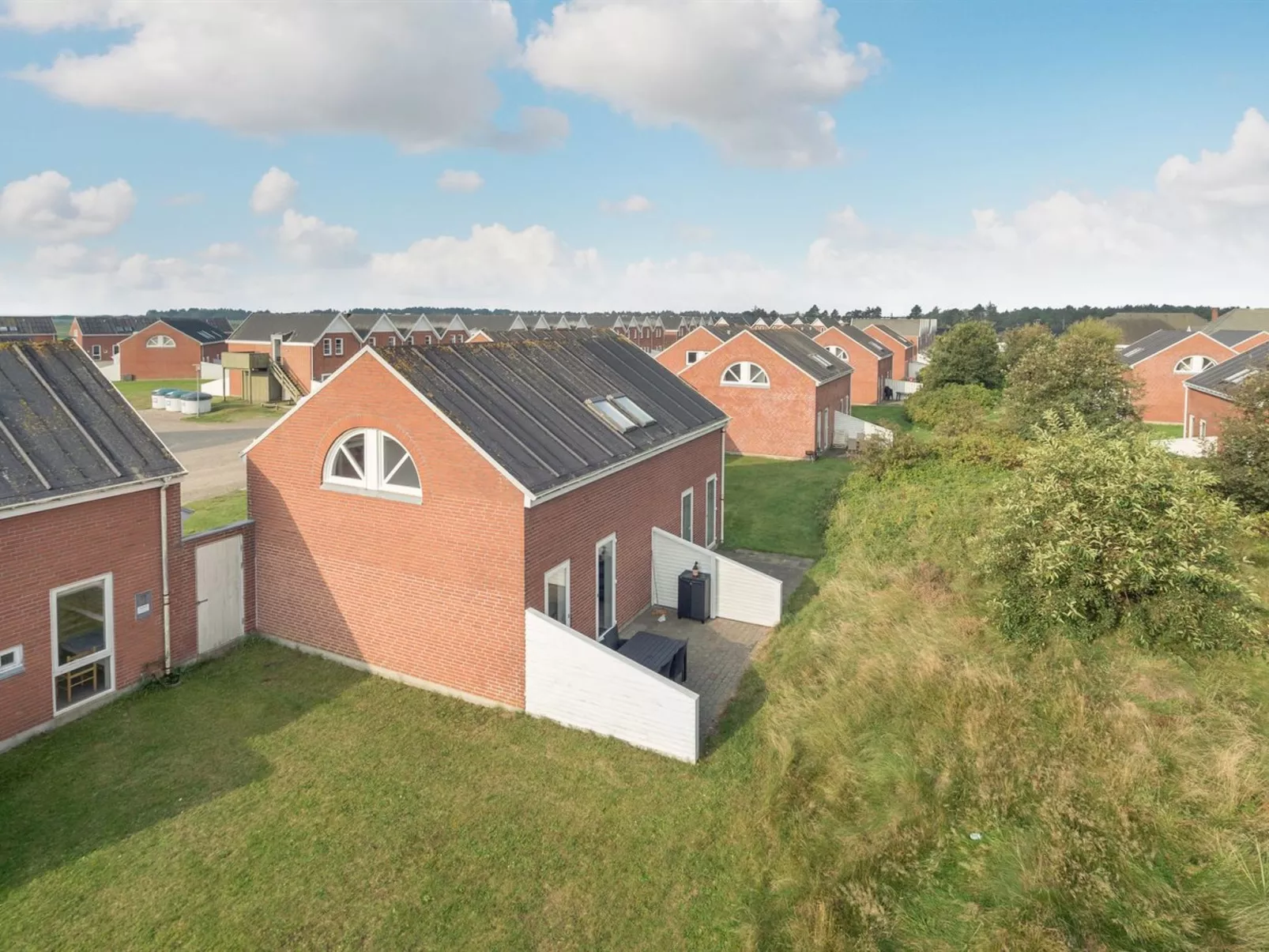 "Herward" - 2.3km from the sea-Outside