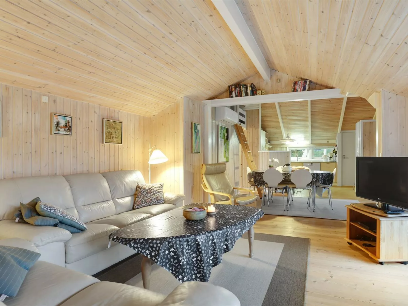 "Arwed" -  from the sea-Inside