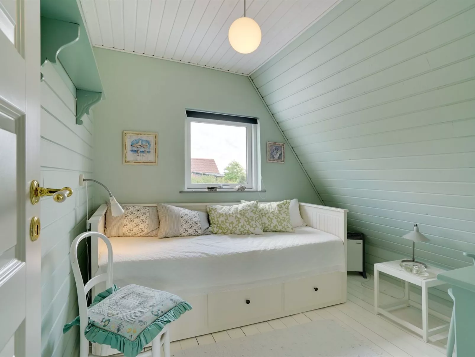 "Tamer" - 500m to the fjord-Drinnen