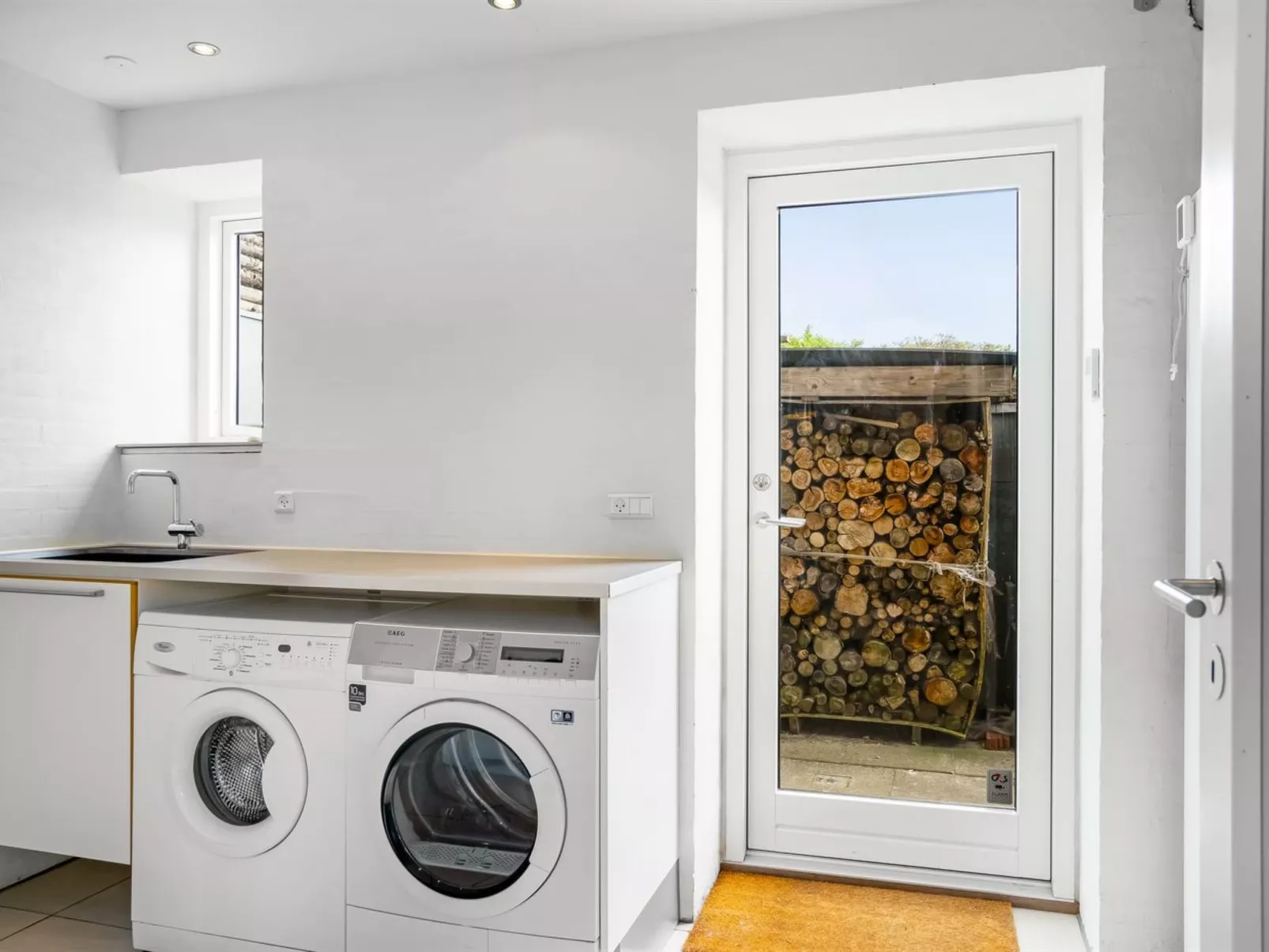 "Tinea" - 50m from the sea-Inside