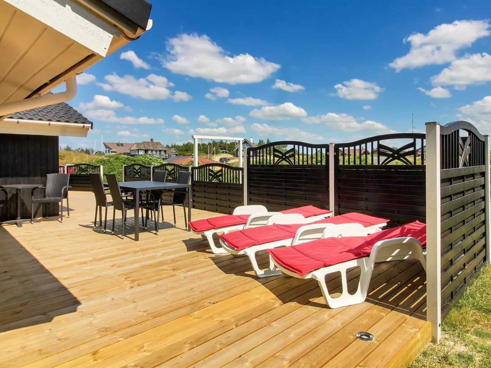 "Sirka" - 200m from the sea-Draußen