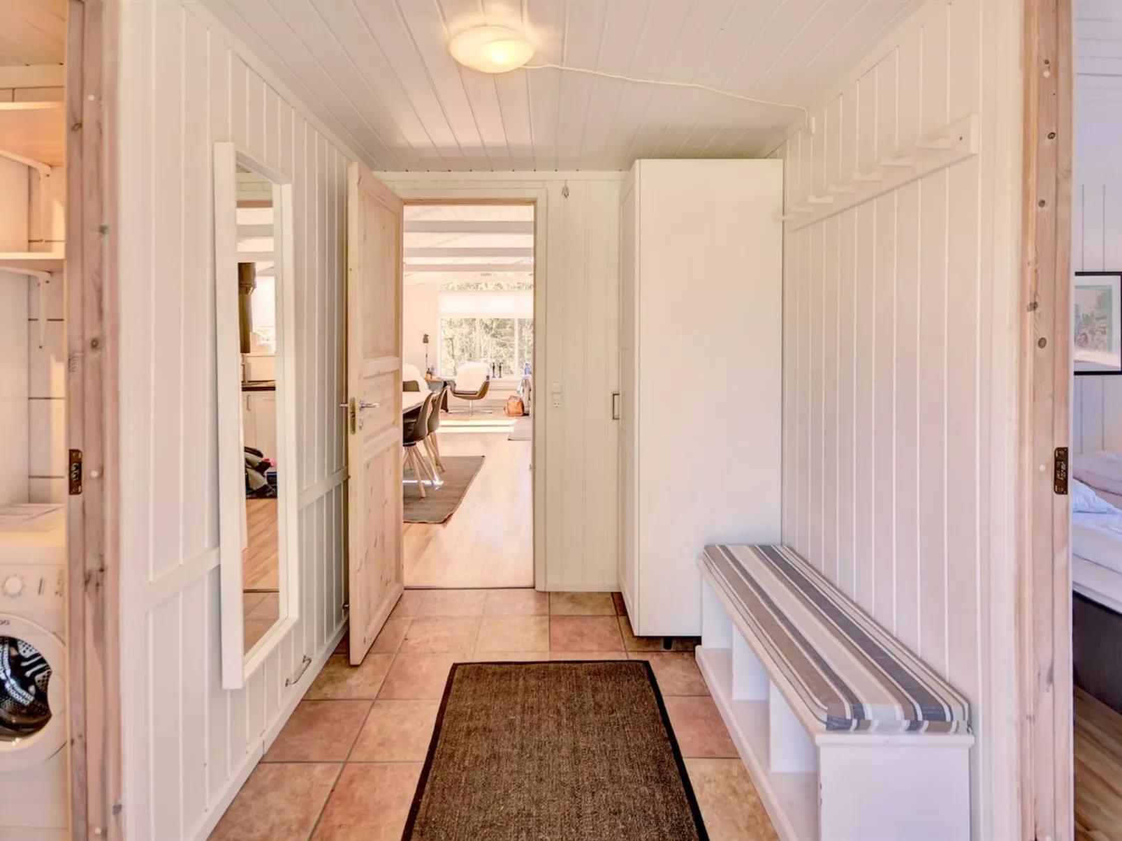 "Bylgja" - 1.7km from the sea-Dedans