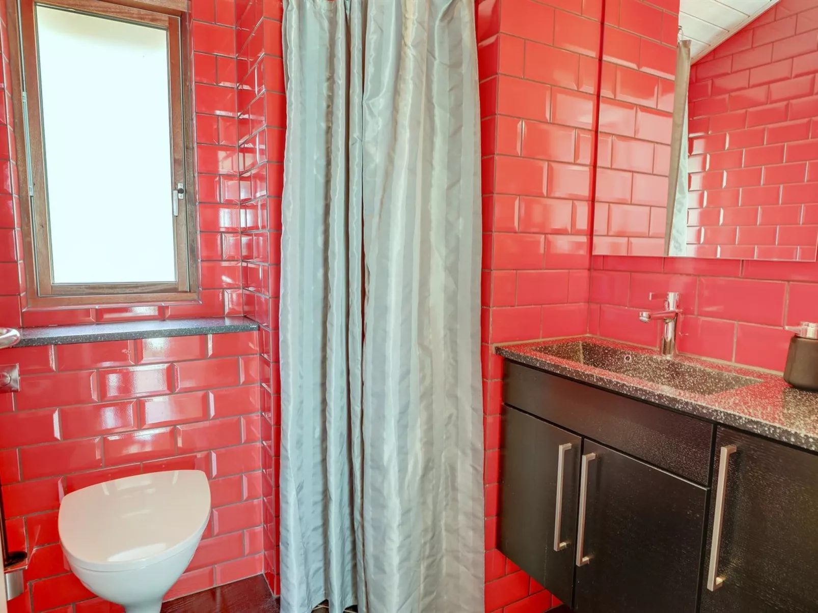 "Unto" - 25m from the sea-Drinnen