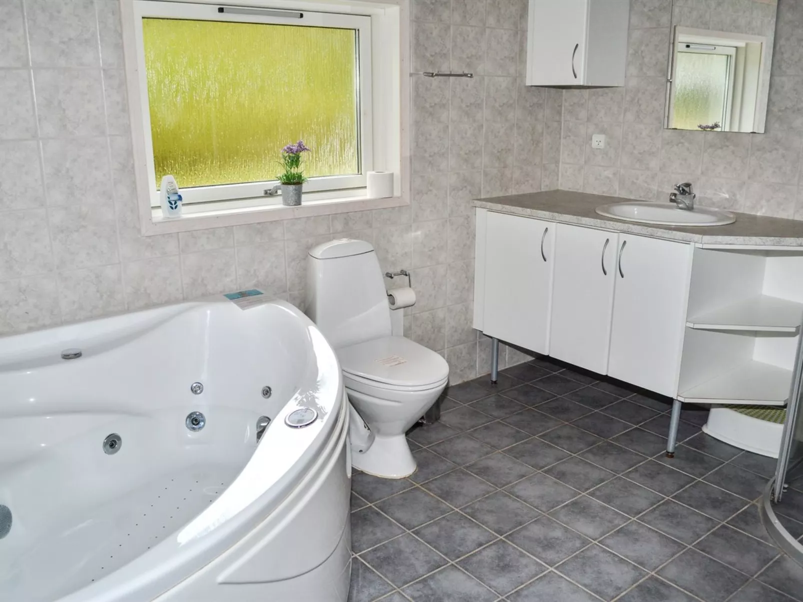 "Åsta" - 1.7km from the sea-Drinnen