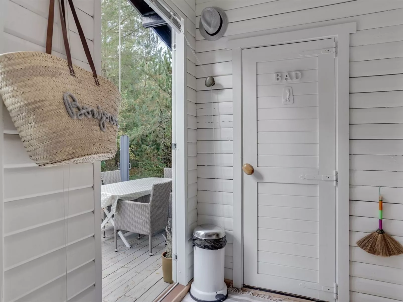 "Susannah" -  from the sea-Drinnen