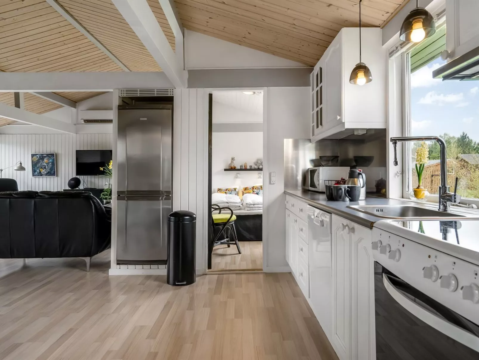 "Clarabelle" - 700m from the sea-Drinnen