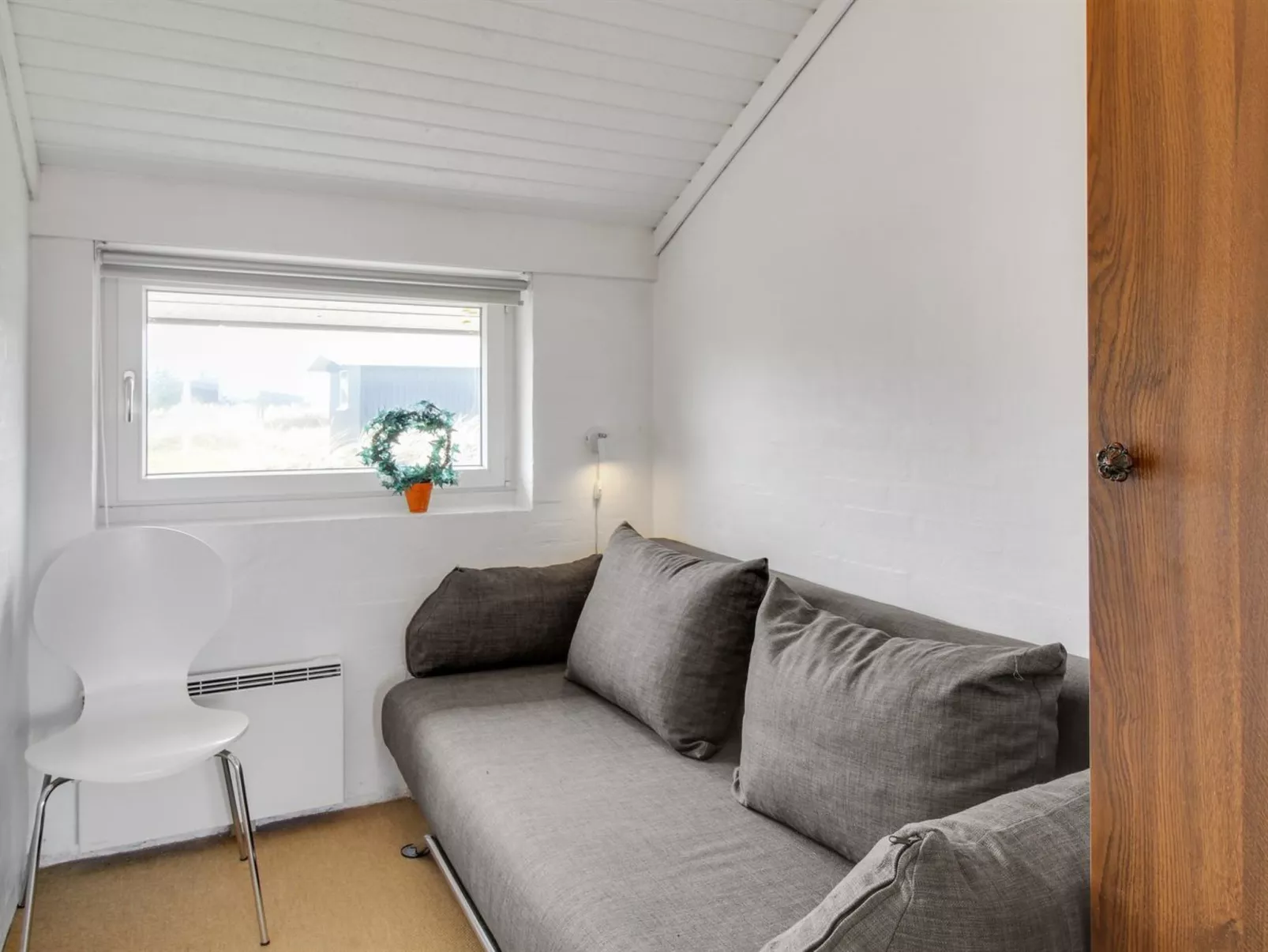 "Jænis" -  from the sea-Drinnen